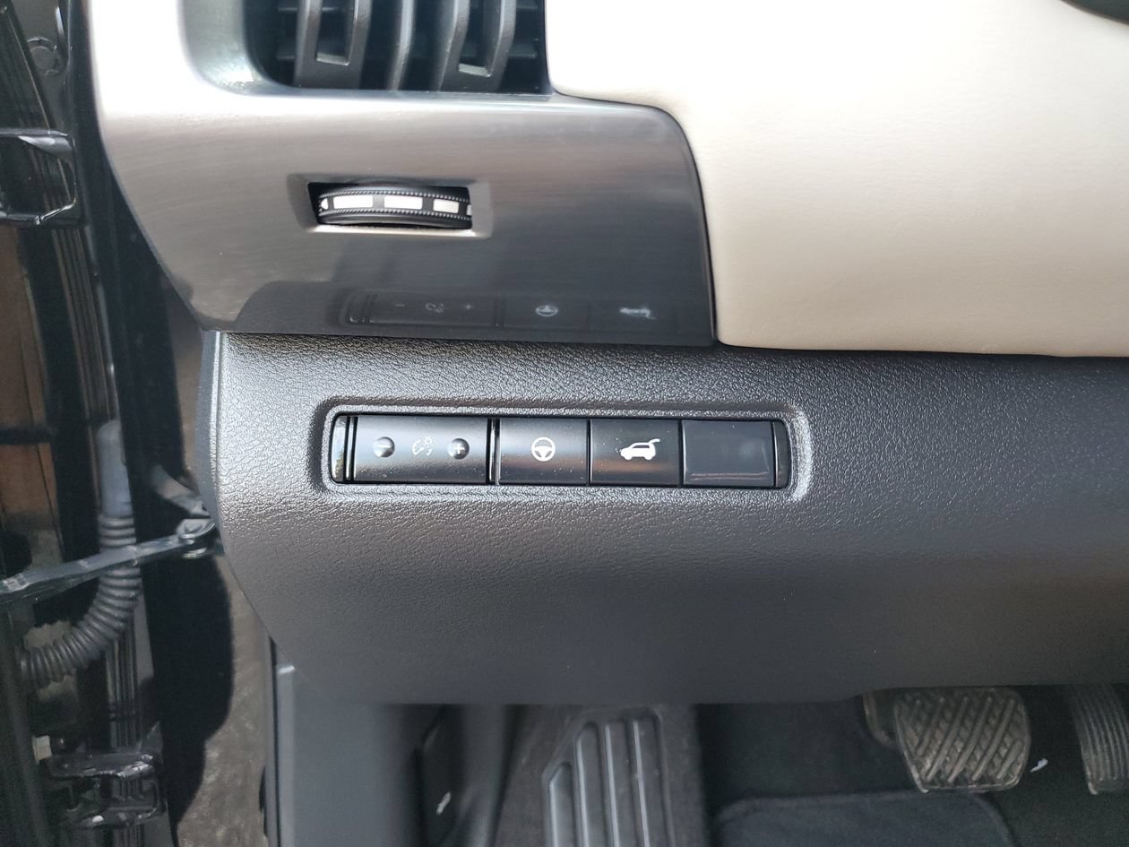 Used 2025 Nissan Pathfinder SL FWD image 29