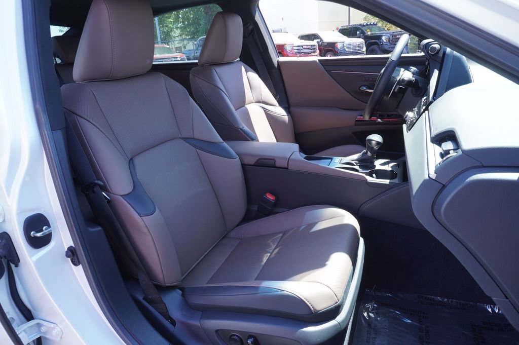 Used 2024 Lexus ES 300h w/ Premium Package image 12