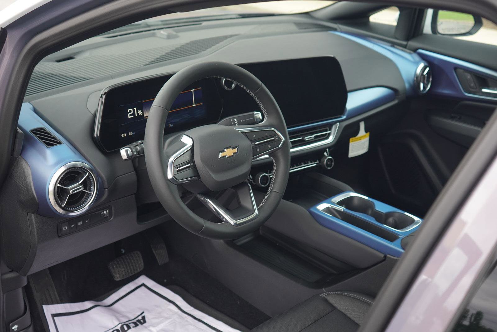 New 2025 Chevrolet Equinox EV LT image 24