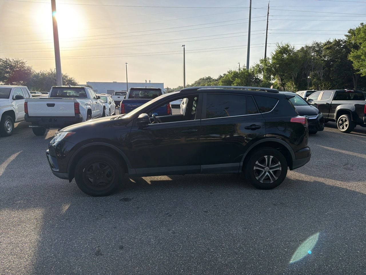 Used 2017 Toyota RAV4 LE FWD image 2