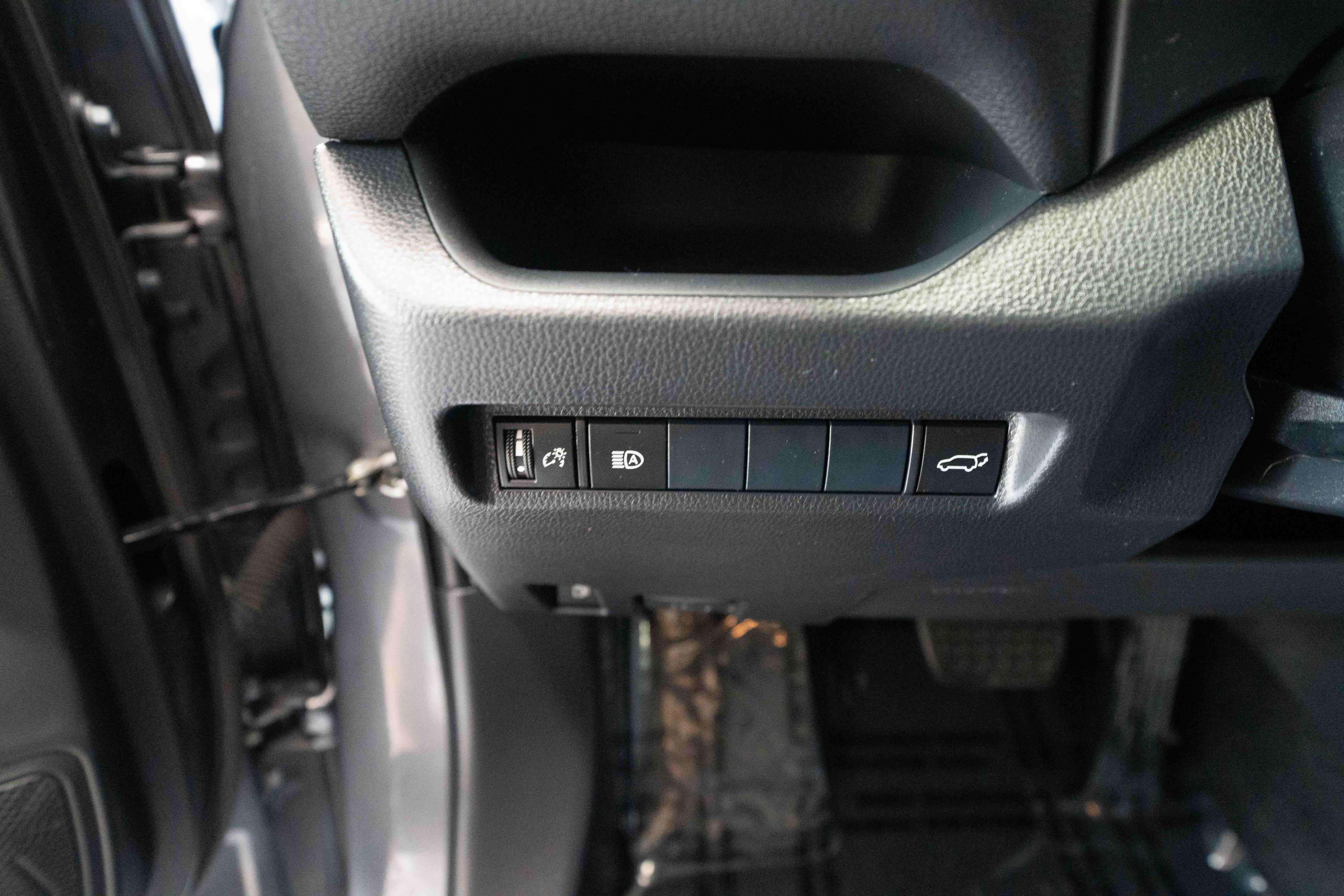 Used 2019 Toyota RAV4 XLE w/ Convenience Package AWD/4WD image 11