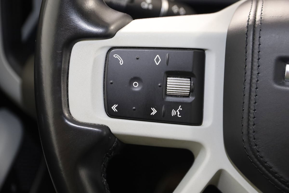 Used 2020 Land Rover Defender 110 SE AWD/4WD image 36