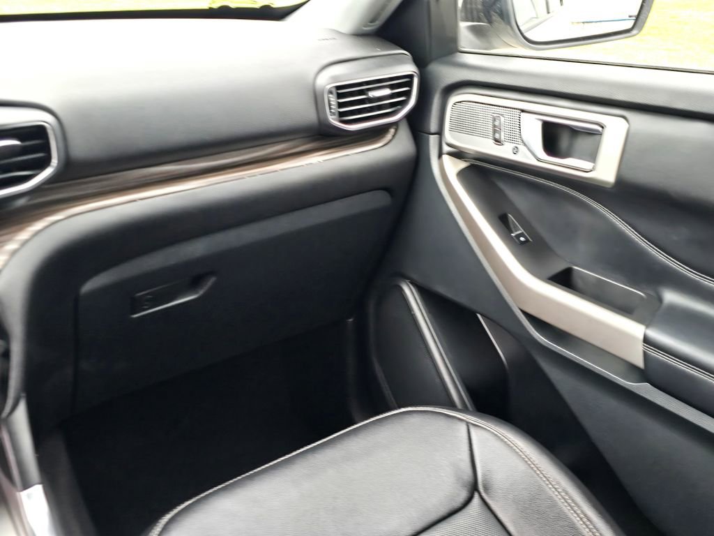 Used 2023 Ford Explorer Limited image 23