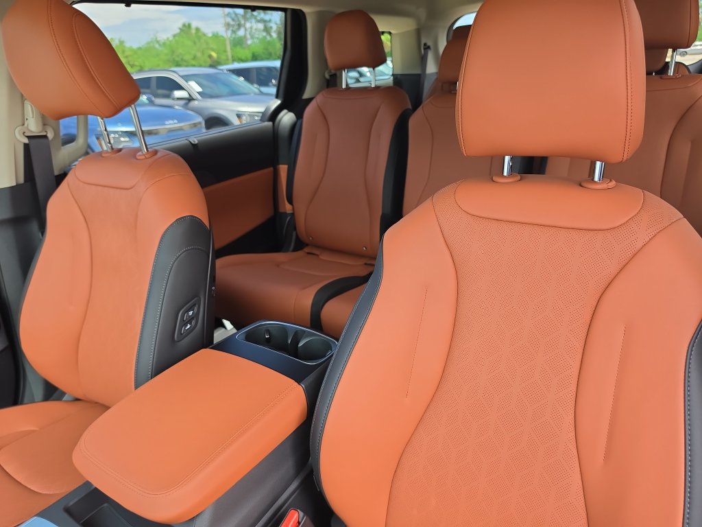 New 2026 Kia Carnival EX FWD image 23