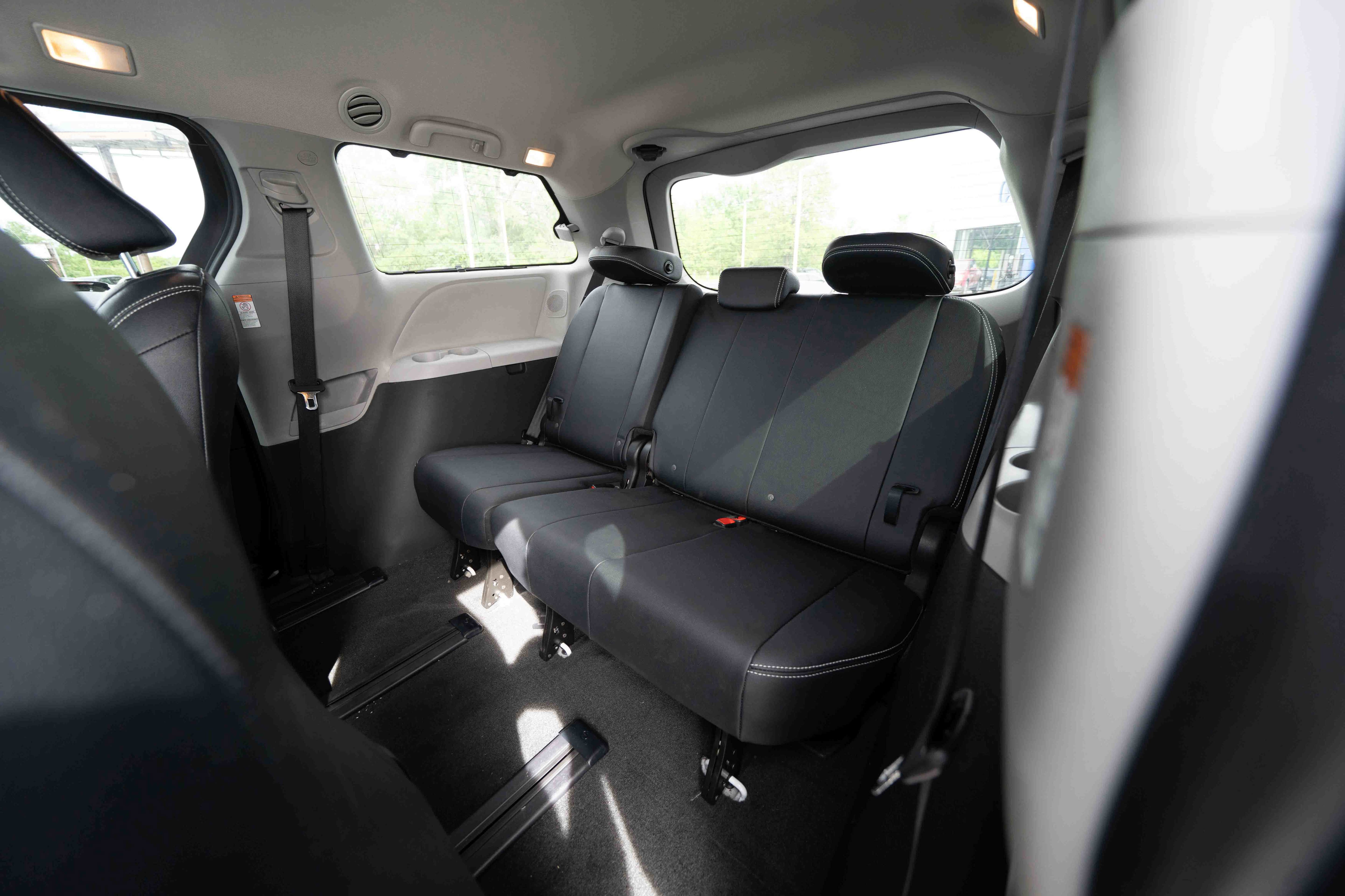 Used 2019 Toyota Sienna SE w/ SE Preferred Package AWD/4WD image 24