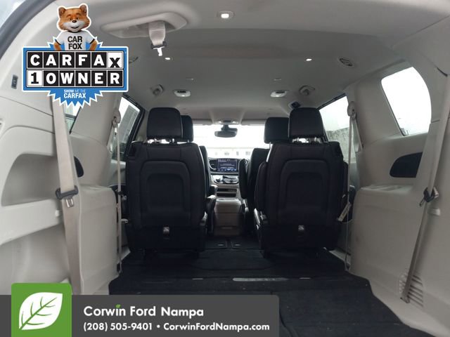 Used 2024 Chrysler Pacifica Touring-L image 27