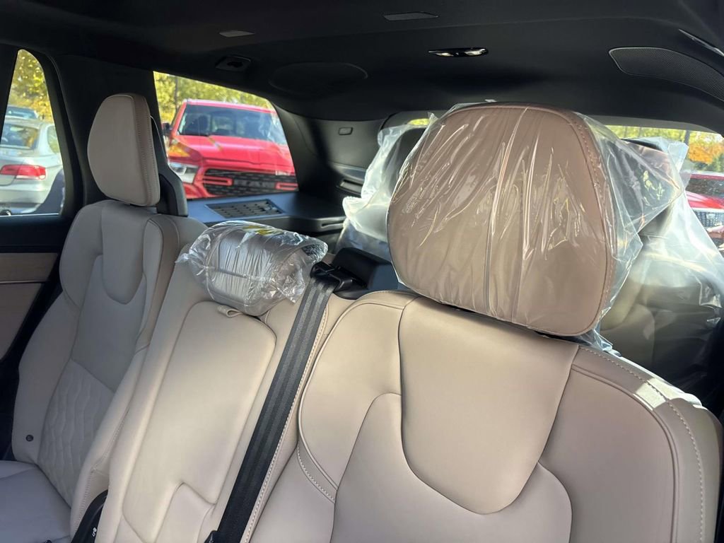 New 2026 Volvo XC90 B6 Plus w/ Protection Package Premier image 26