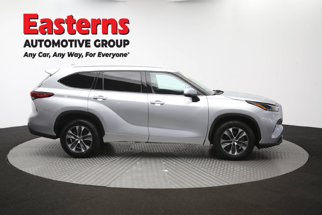 Used 2021 Toyota Highlander XLE FWD image 52