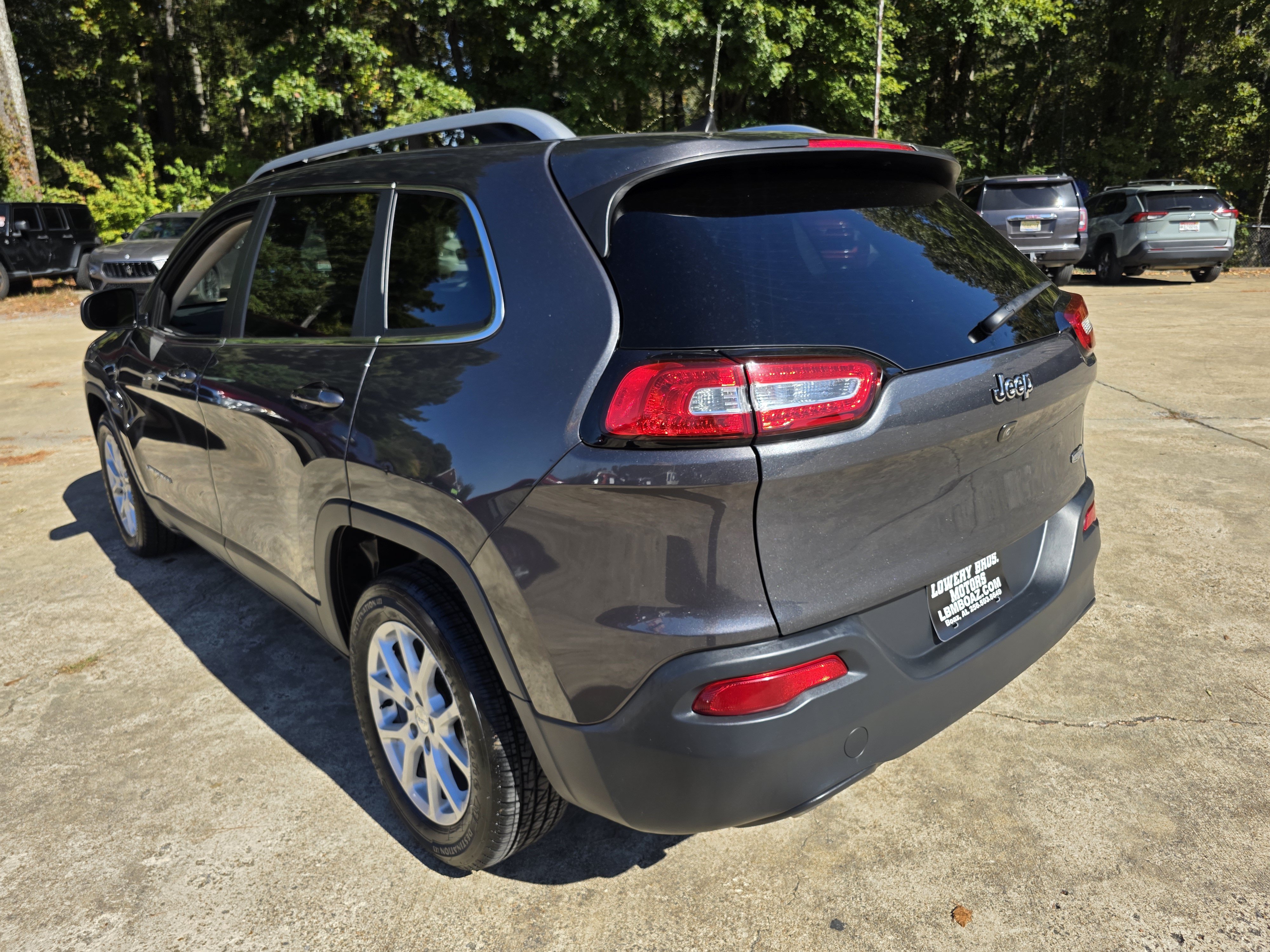 Used 2017 Jeep Cherokee Latitude w/ Comfort/Convenience Group FWD image 8