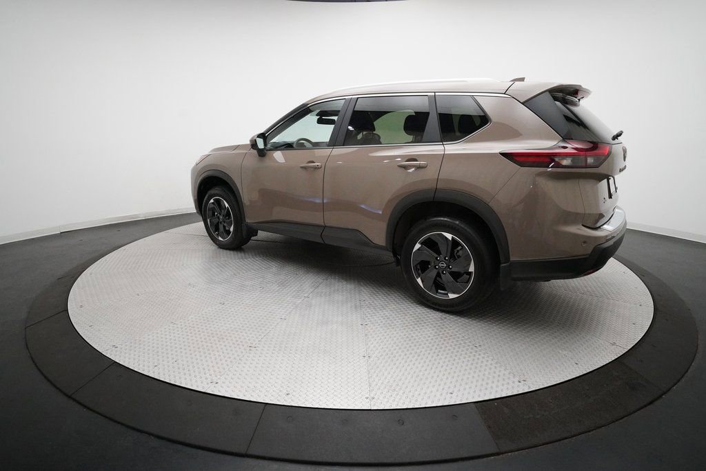 Used 2025 Nissan Rogue SV w/ SV Premium Package image 12