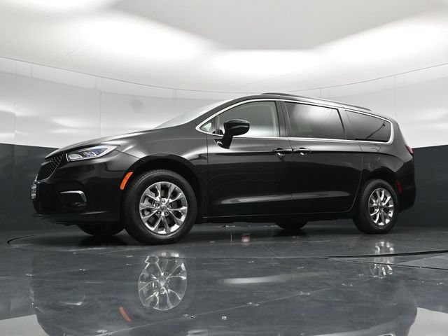 Certified 2022 Chrysler Pacifica Touring-L AWD/4WD image 62