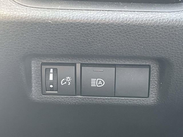 Used 2019 Toyota RAV4 LE image 26