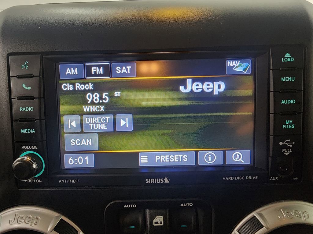Used 2018 Jeep Wrangler Sahara w/ Connectivity Group image 18