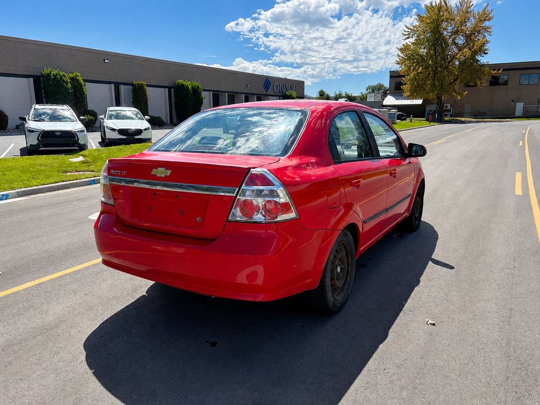 Used 2010 Chevrolet Aveo LT w/ LPO, Bodyside Molding Package FWD image 5