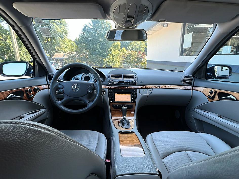Used 2009 Mercedes-Benz E 350 Sedan image 11