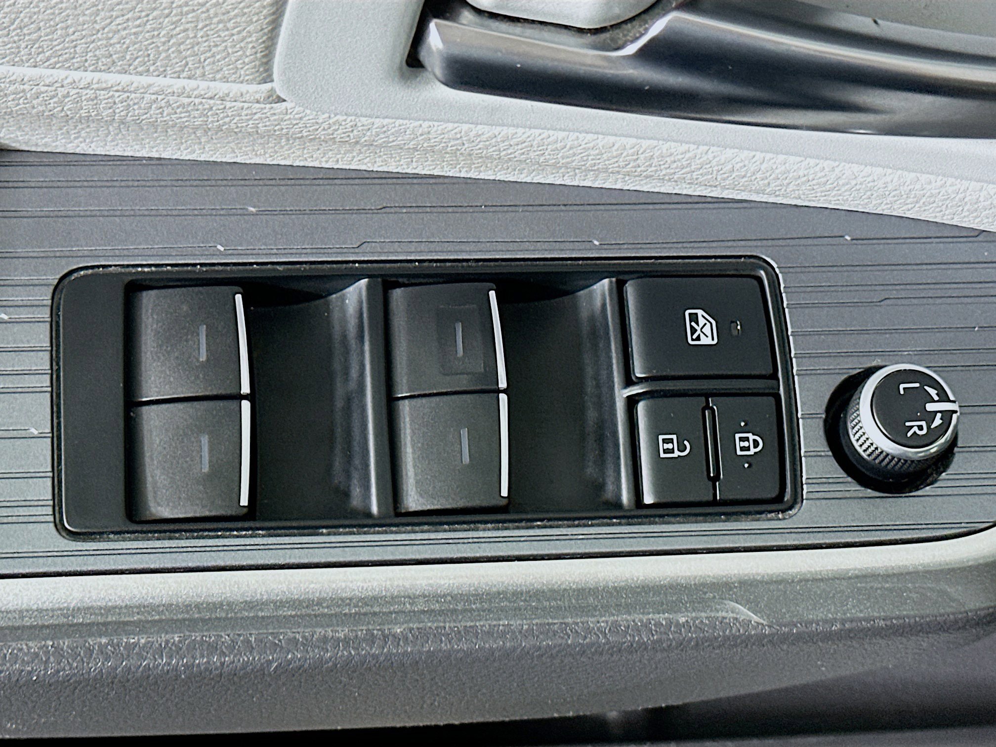 Used 2021 Toyota Sienna XSE image 15