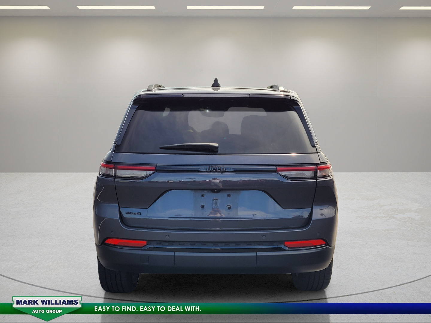 Used 2023 Jeep Grand Cherokee Altitude AWD/4WD image 5
