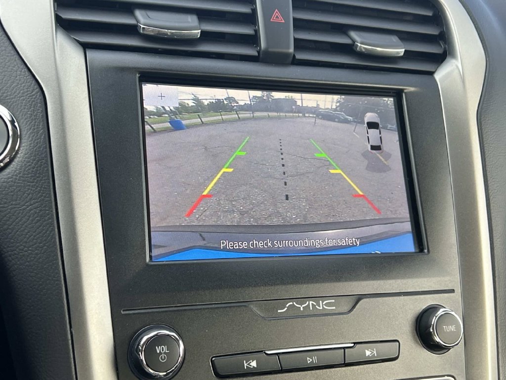 Used 2020 Ford Fusion SE FWD image 20