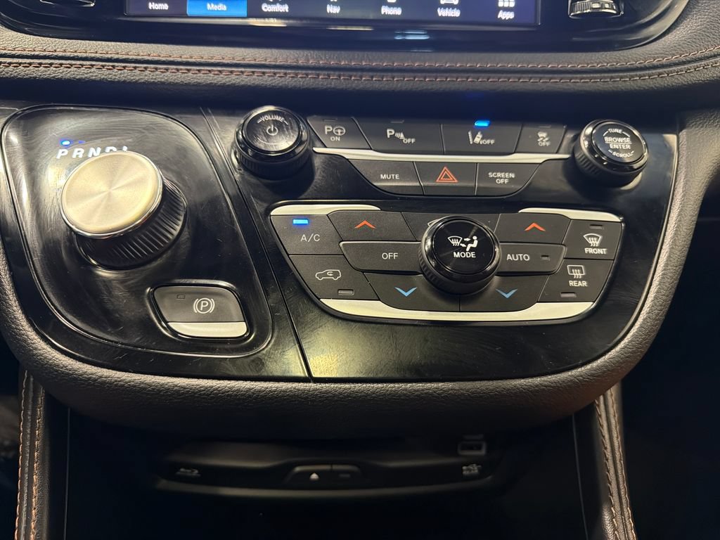 Used 2024 Chrysler Pacifica Pinnacle FWD image 7