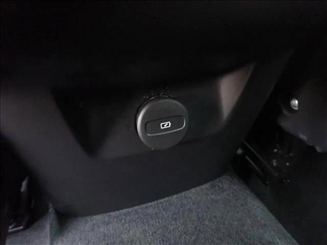 Used 2022 Volvo XC60 B5 Momentum image 12