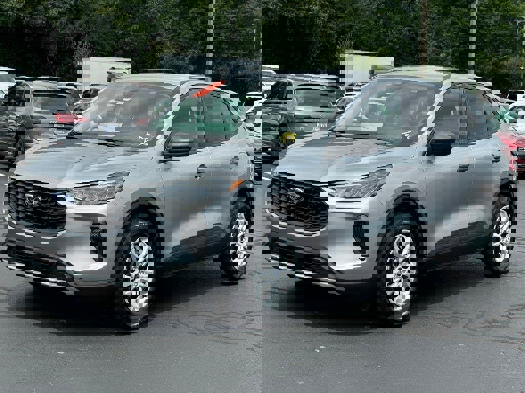 New 2024 Ford Escape FWD image 2