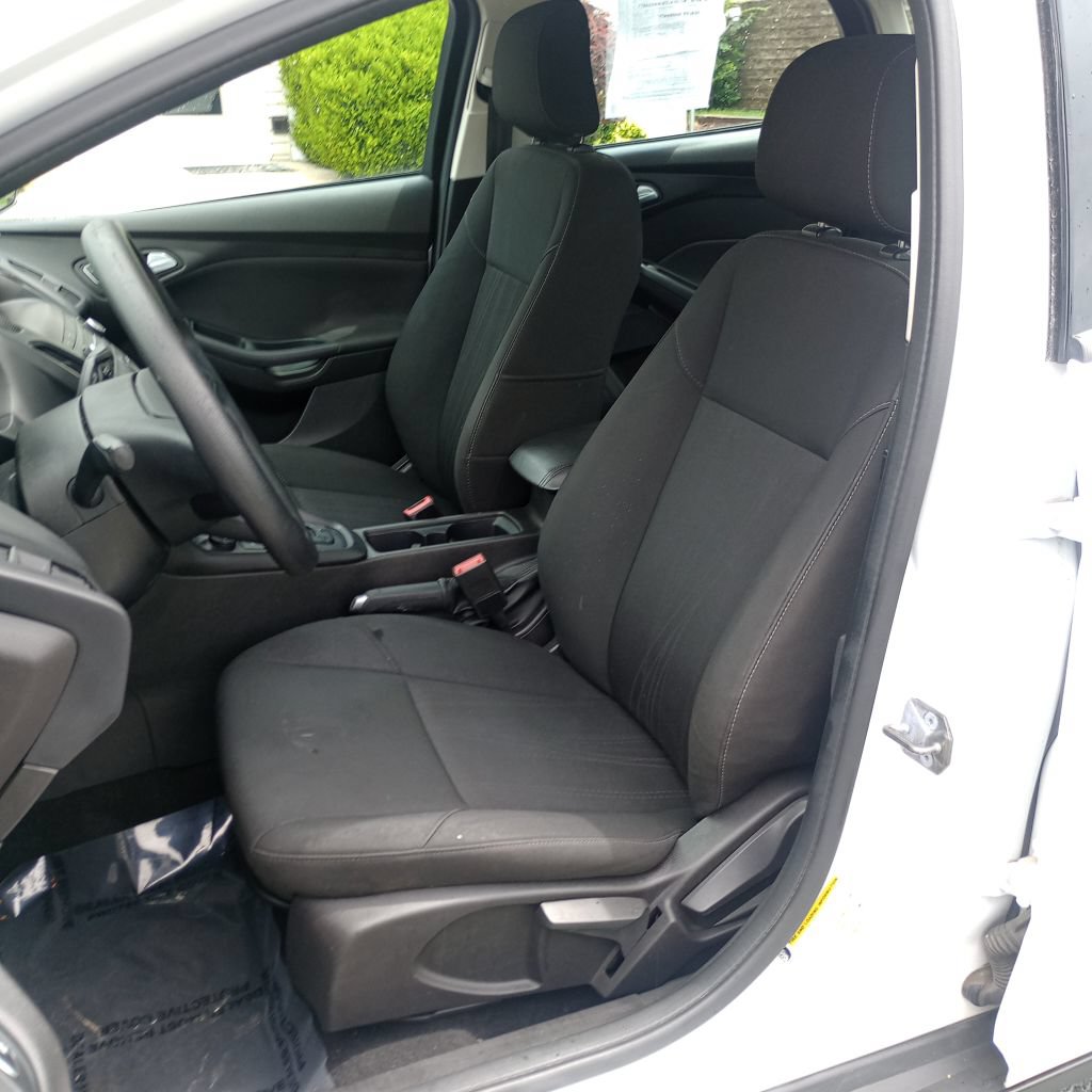 Used 2018 Ford Focus SE w/ SE Appearance Package FWD image 15