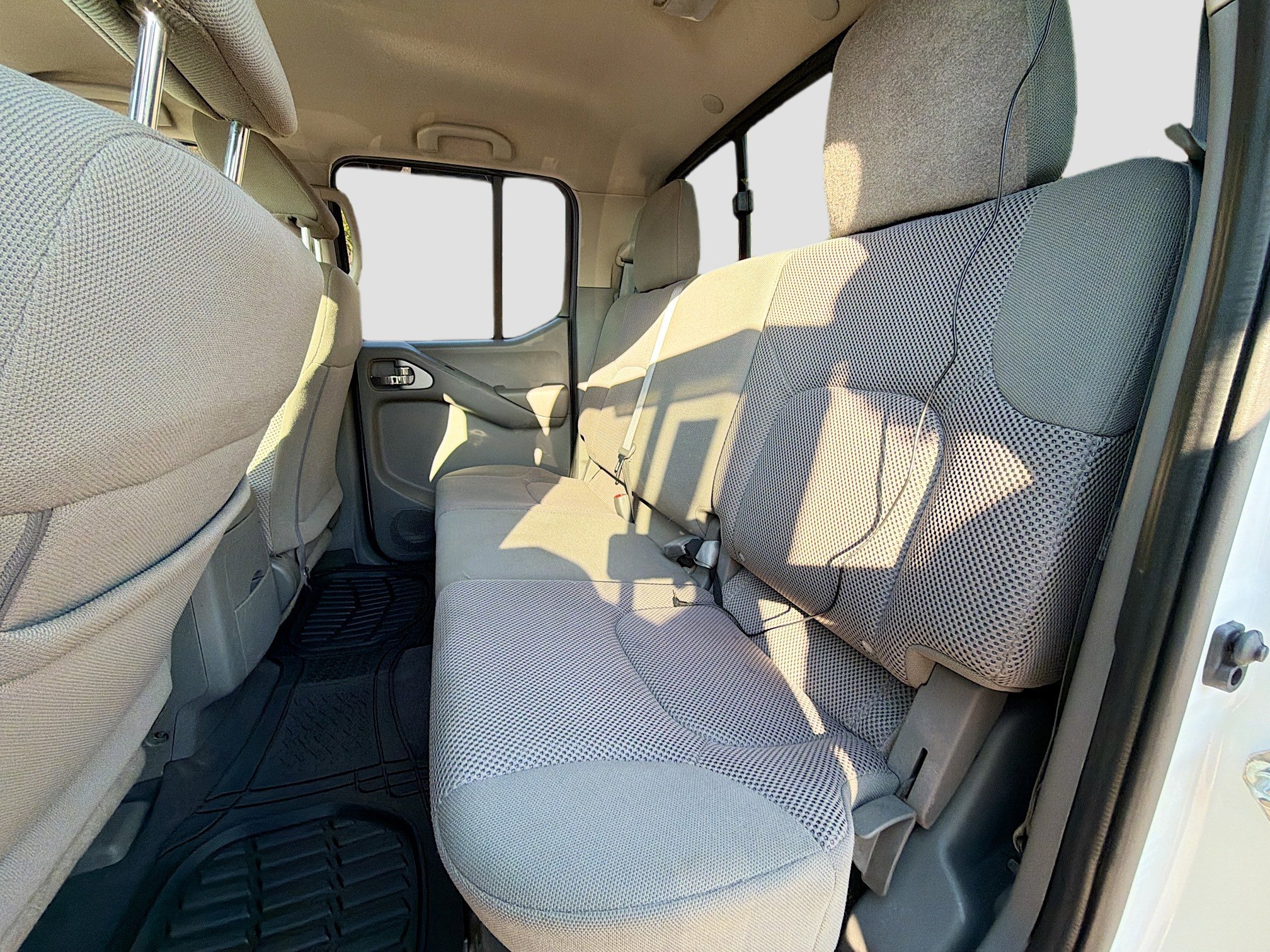 Used 2020 Nissan Frontier SV image 18