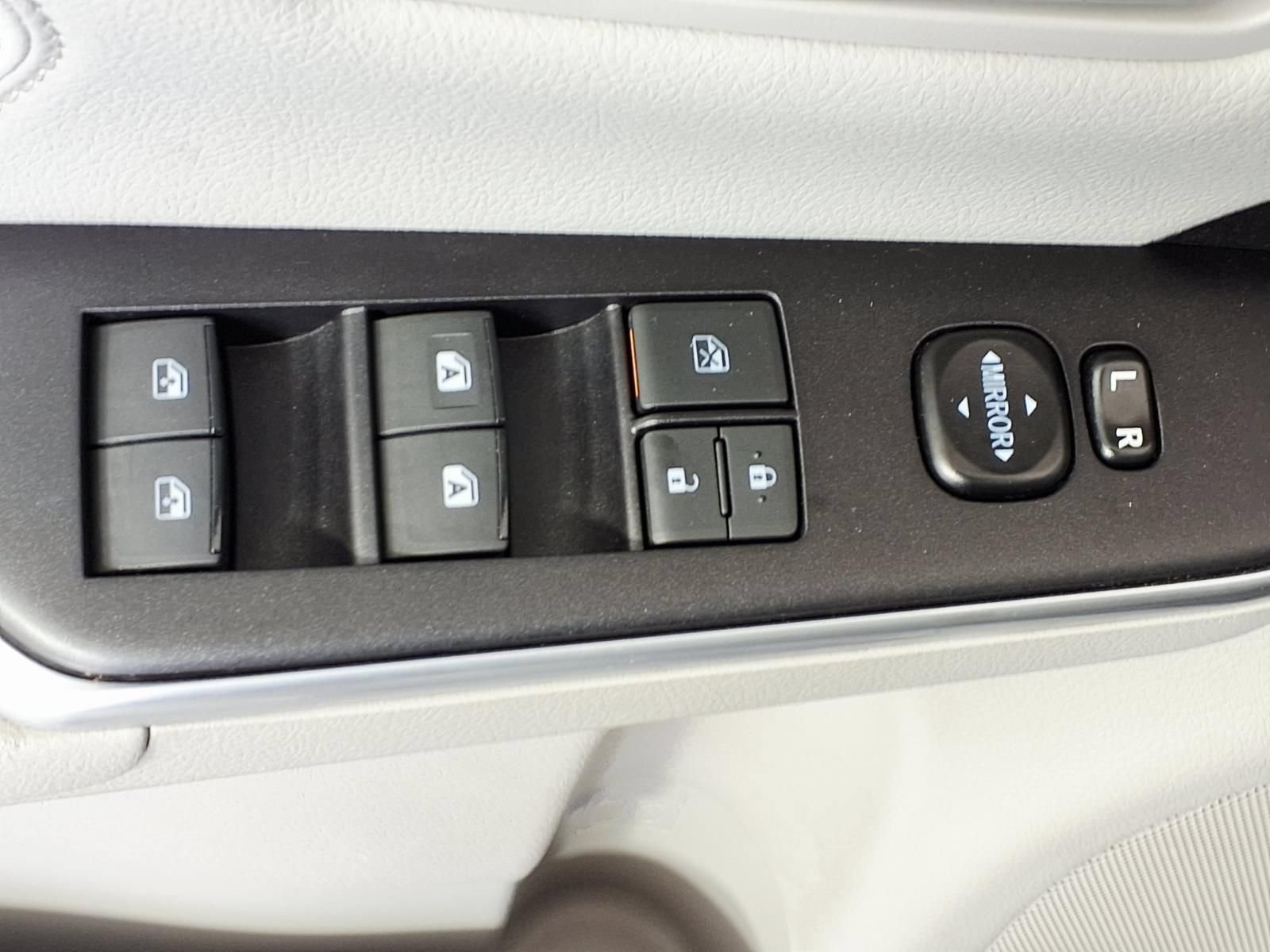 Used 2017 Toyota Camry XLE FWD image 15