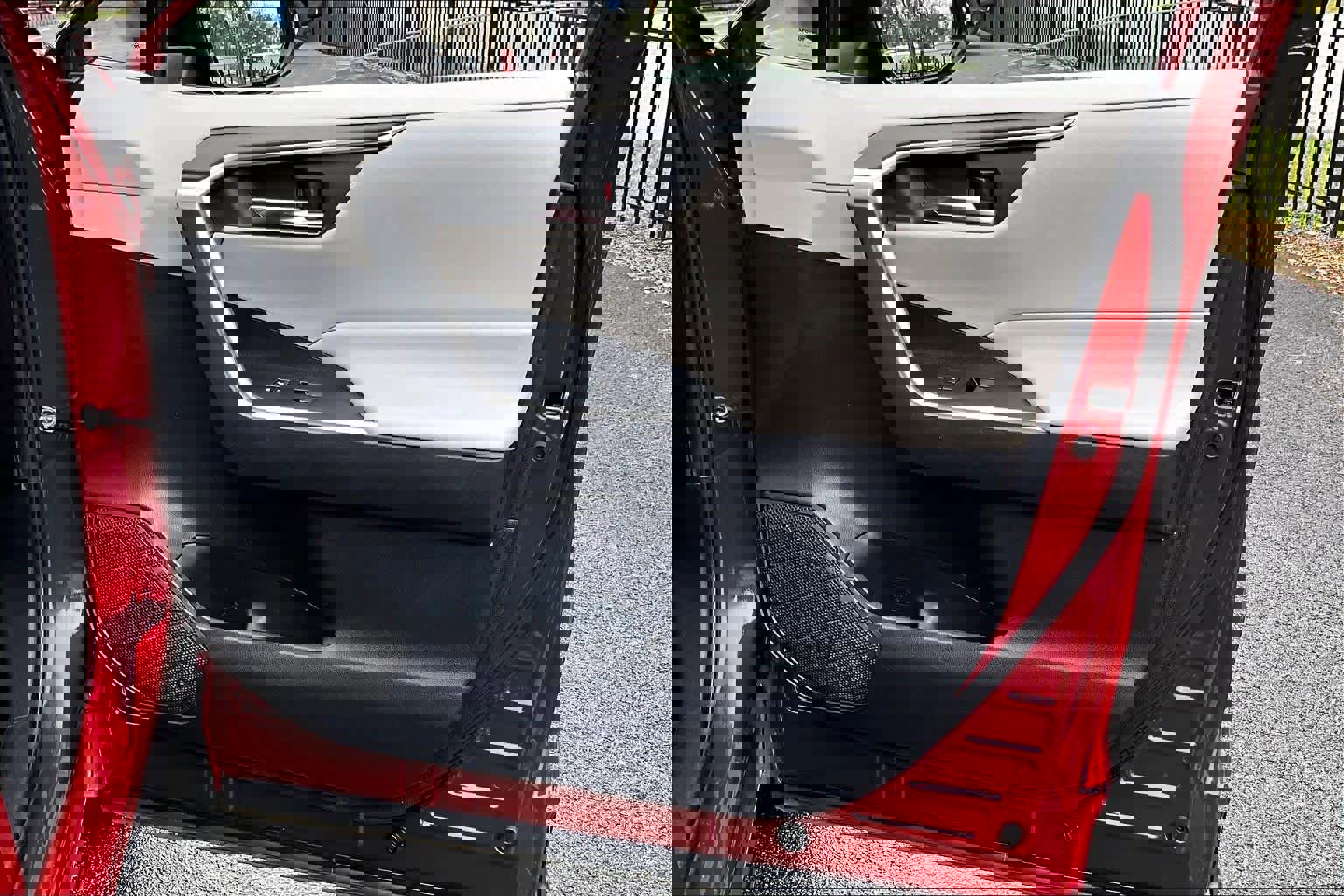 Used 2020 Toyota RAV4 XLE image 22