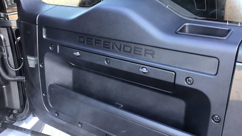 Used 2023 Land Rover Defender 90 SE image 10