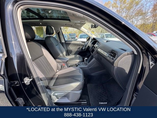 Certified 2022 Volkswagen Tiguan SE w/ Panoramic Sunroof Package AWD/4WD image 25