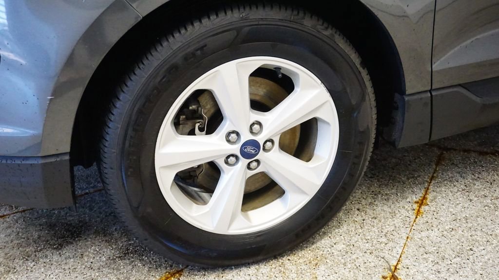 Used 2018 Ford Edge SE image 13