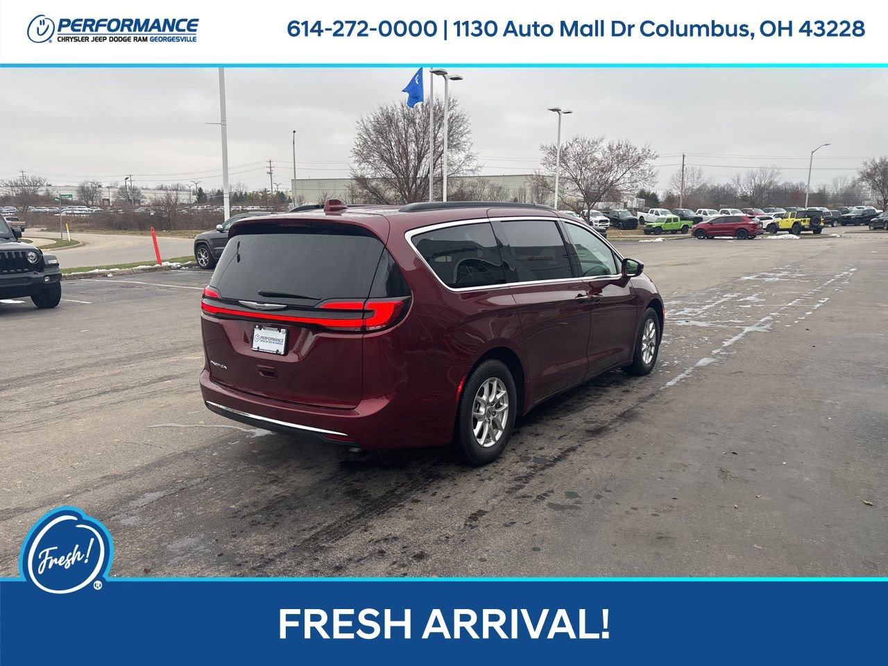 Used 2022 Chrysler Pacifica Touring-L image 4