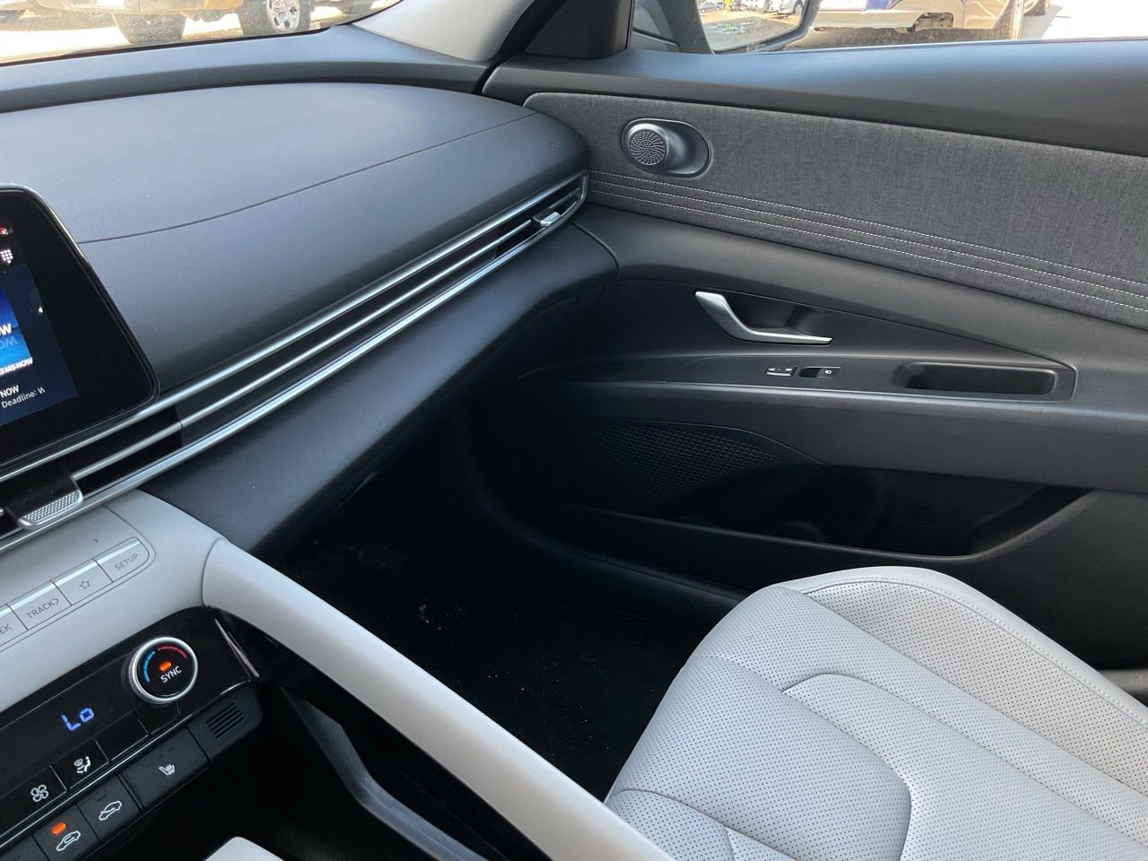 Used 2025 Hyundai Elantra Limited image 36