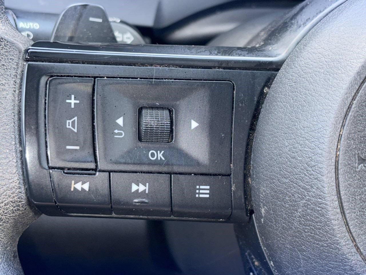 Used 2023 Nissan Pathfinder S FWD image 13