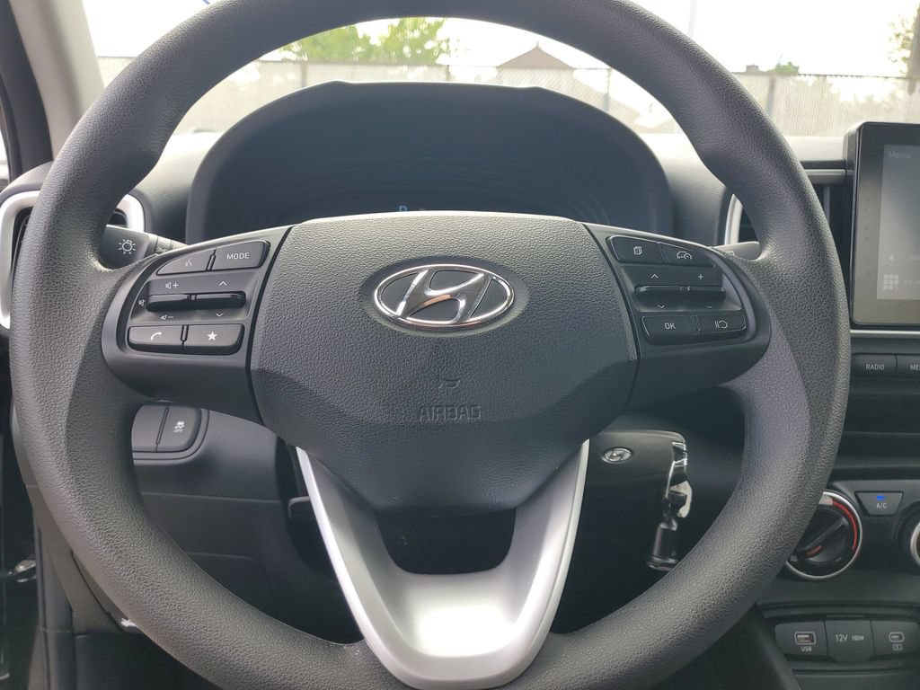 Used 2026 Hyundai Venue SE FWD image 19