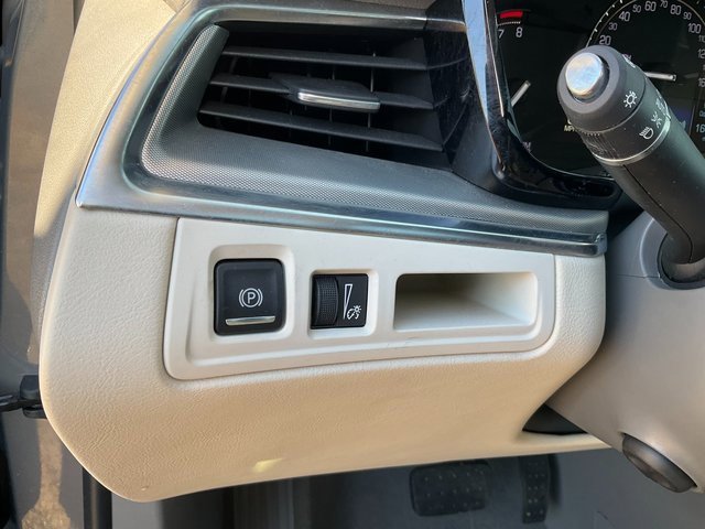 Used 2018 Cadillac XT5 Luxury w/ Driver Awareness Package image 10