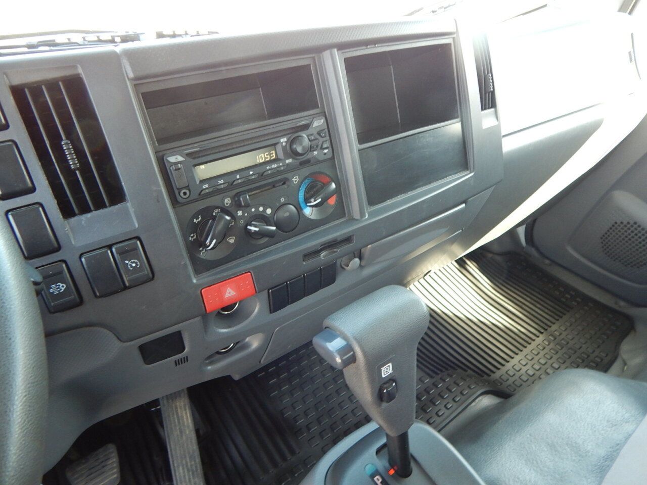 Used 2021 Isuzu NPR RWD image 24