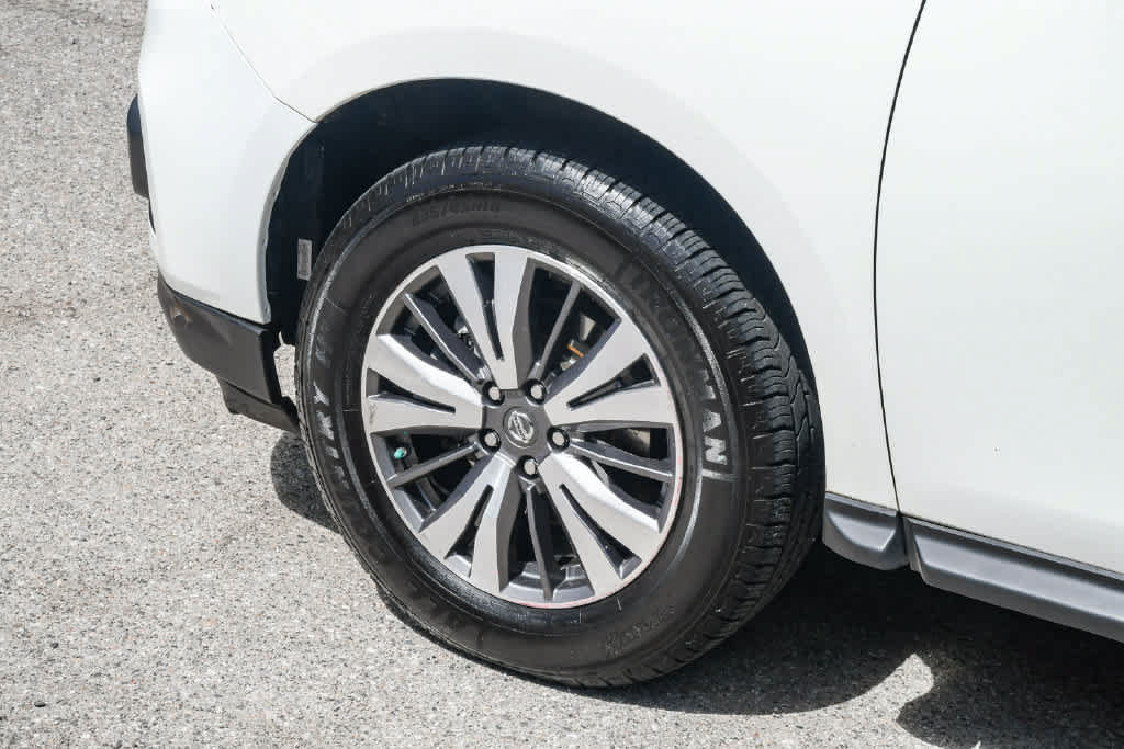 Used 2017 Nissan Pathfinder SV AWD/4WD image 10
