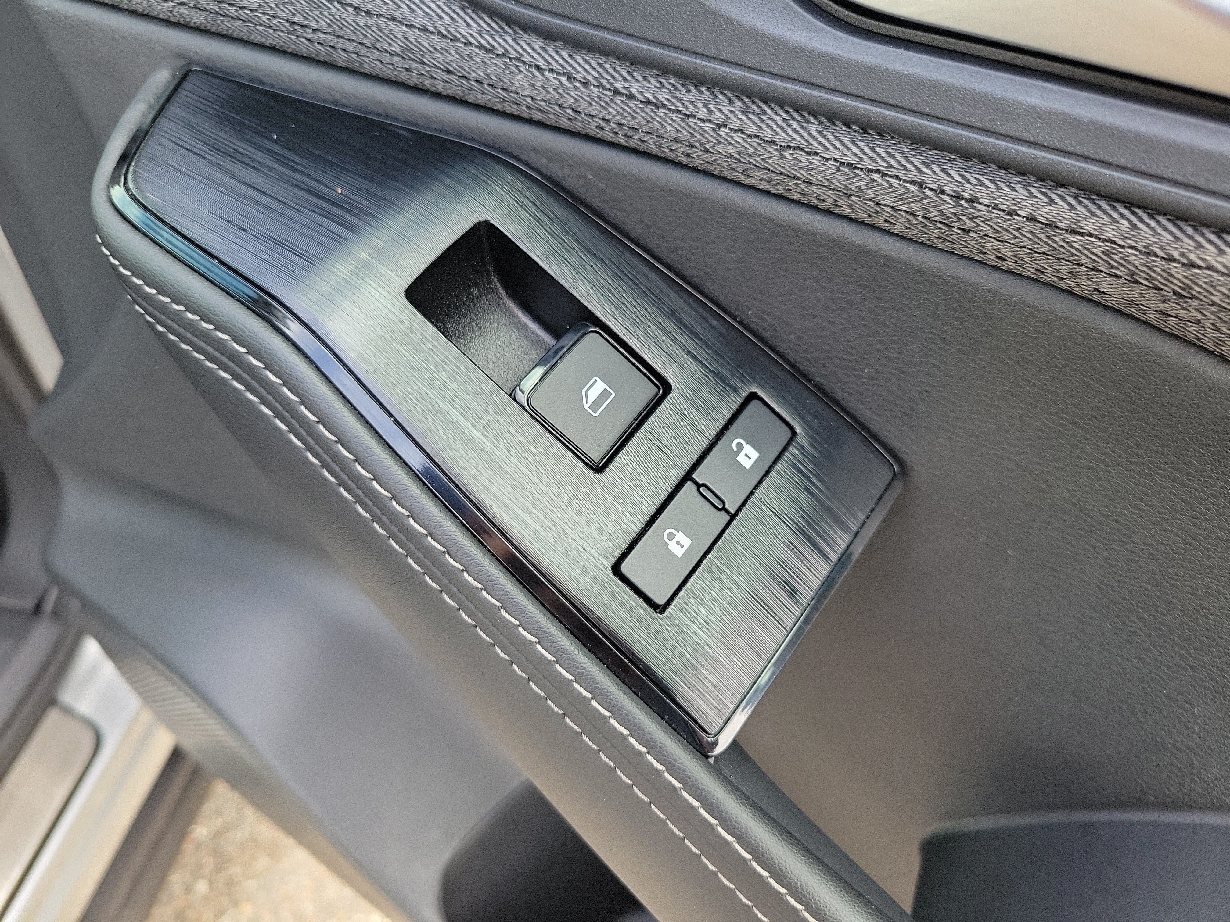Used 2022 Nissan Rogue SV FWD image 11
