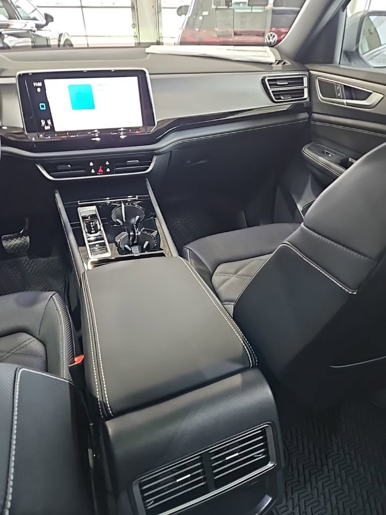 New 2026 Volkswagen Atlas Cross Sport SE image 24