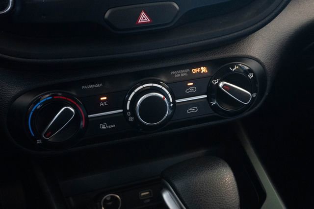 Used 2025 Kia Soul LX w/ LX Technology Package FWD image 18