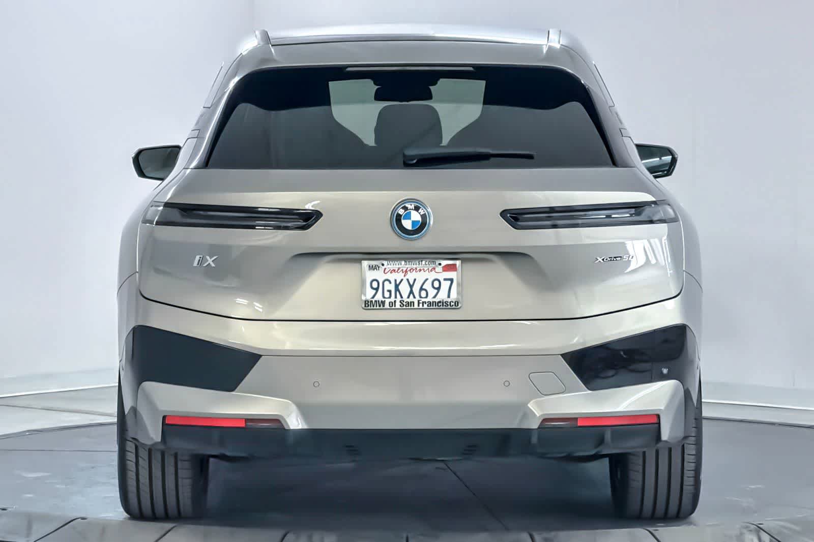 Used 2023 BMW iX xDrive50 w/ Sport Package AWD/4WD image 7