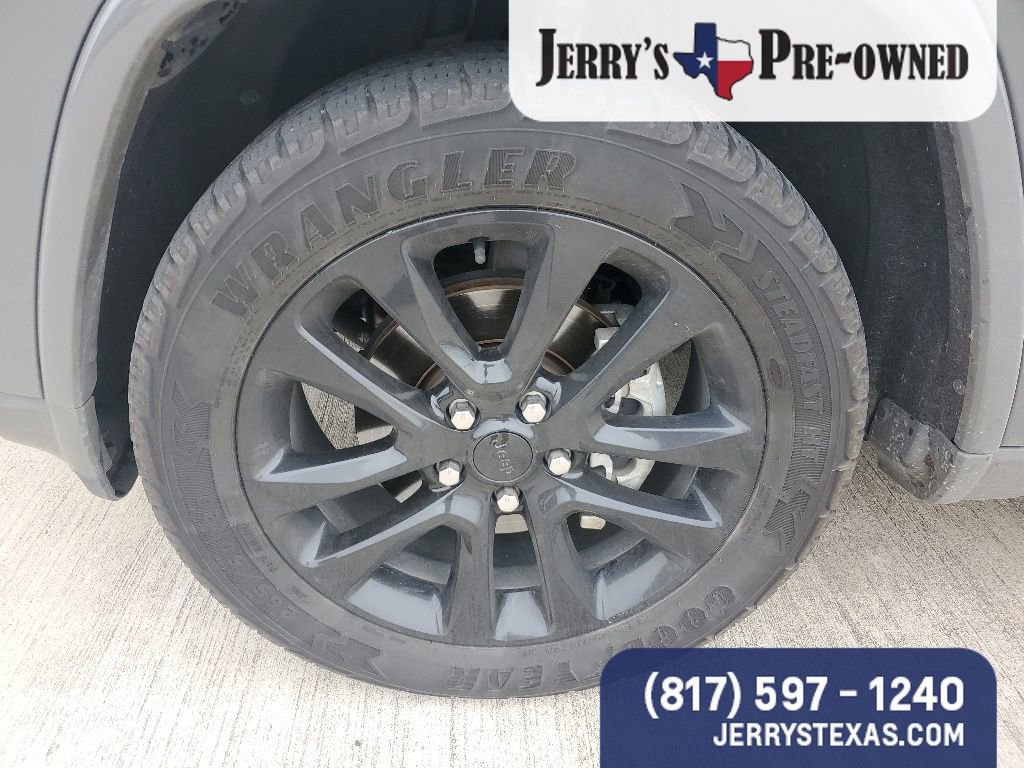 Used 2020 Jeep Grand Cherokee Altitude AWD/4WD image 2