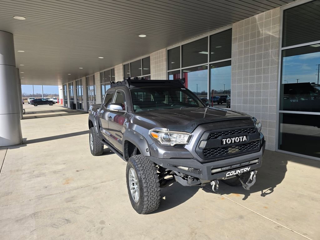Used 2020 Toyota Tacoma TRD Off-Road AWD/4WD image 9