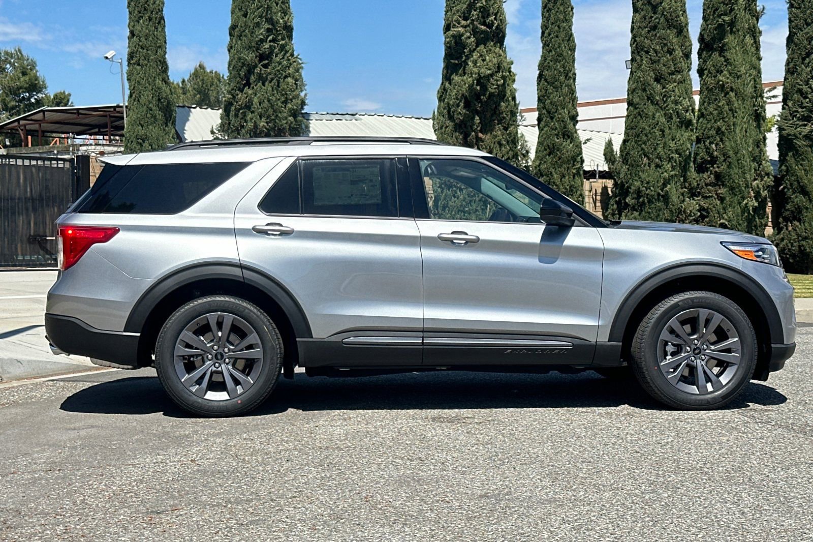 New 2024 Ford Explorer XLT w/ Equipment Group 202A image 4