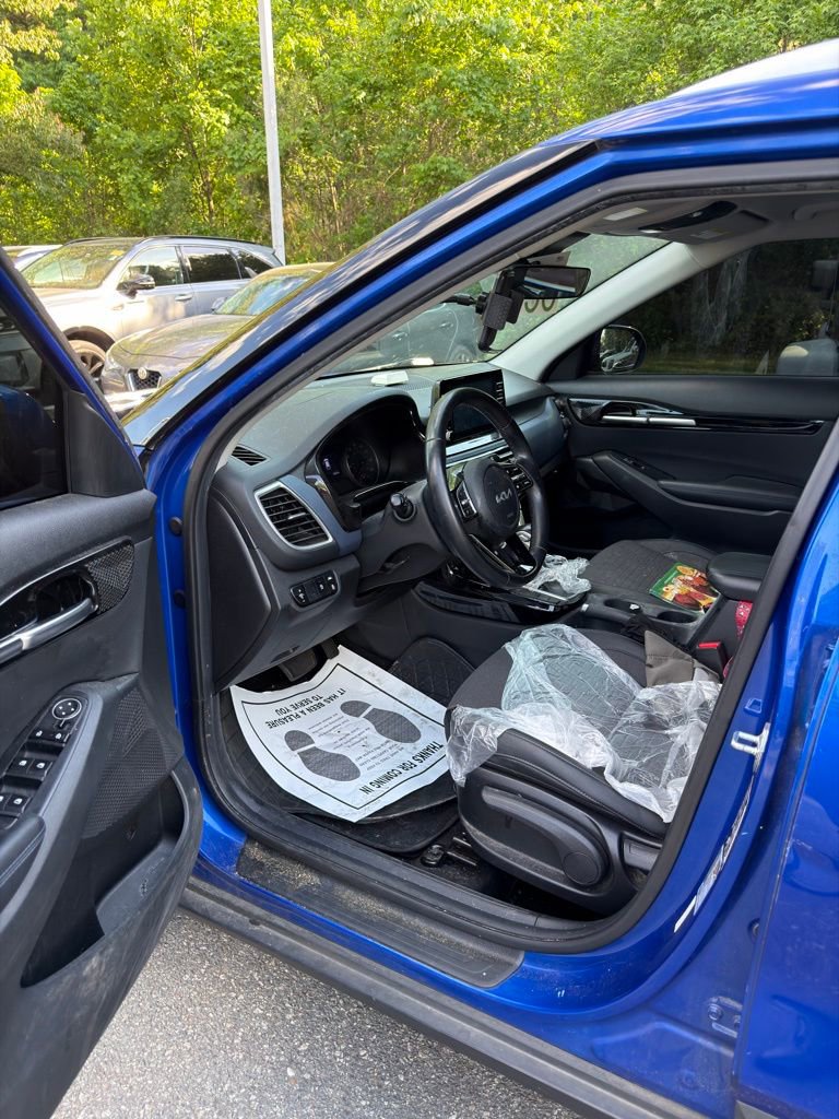 Used 2023 Kia Seltos S FWD image 7