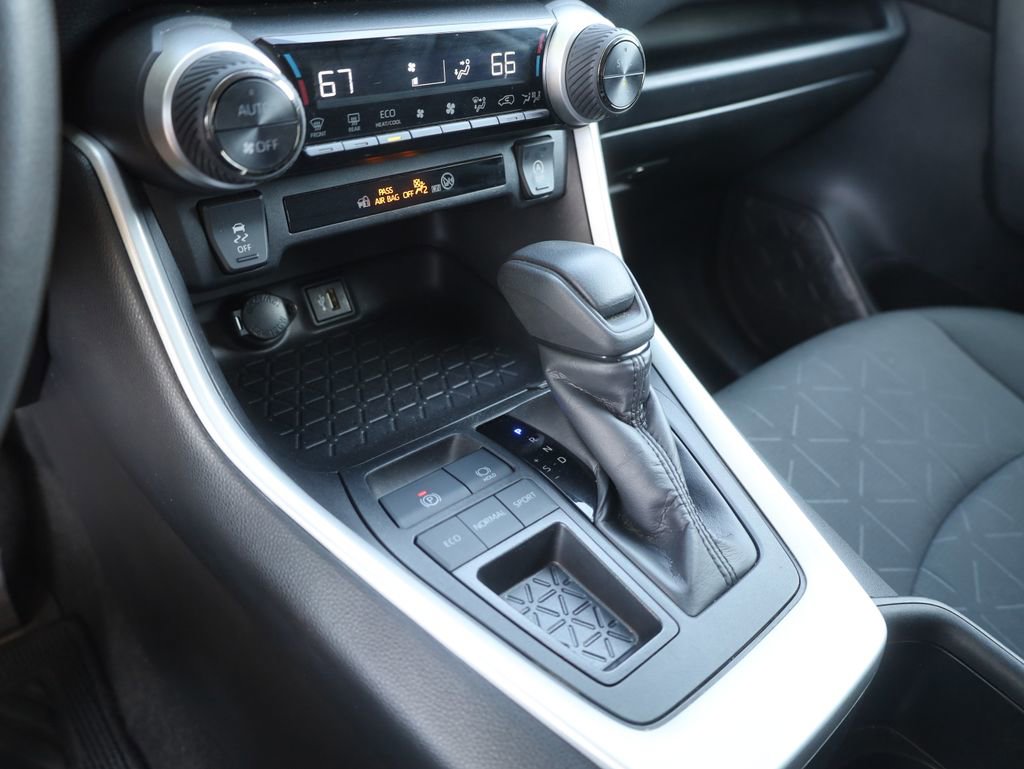 Used 2024 Toyota RAV4 XLE image 31