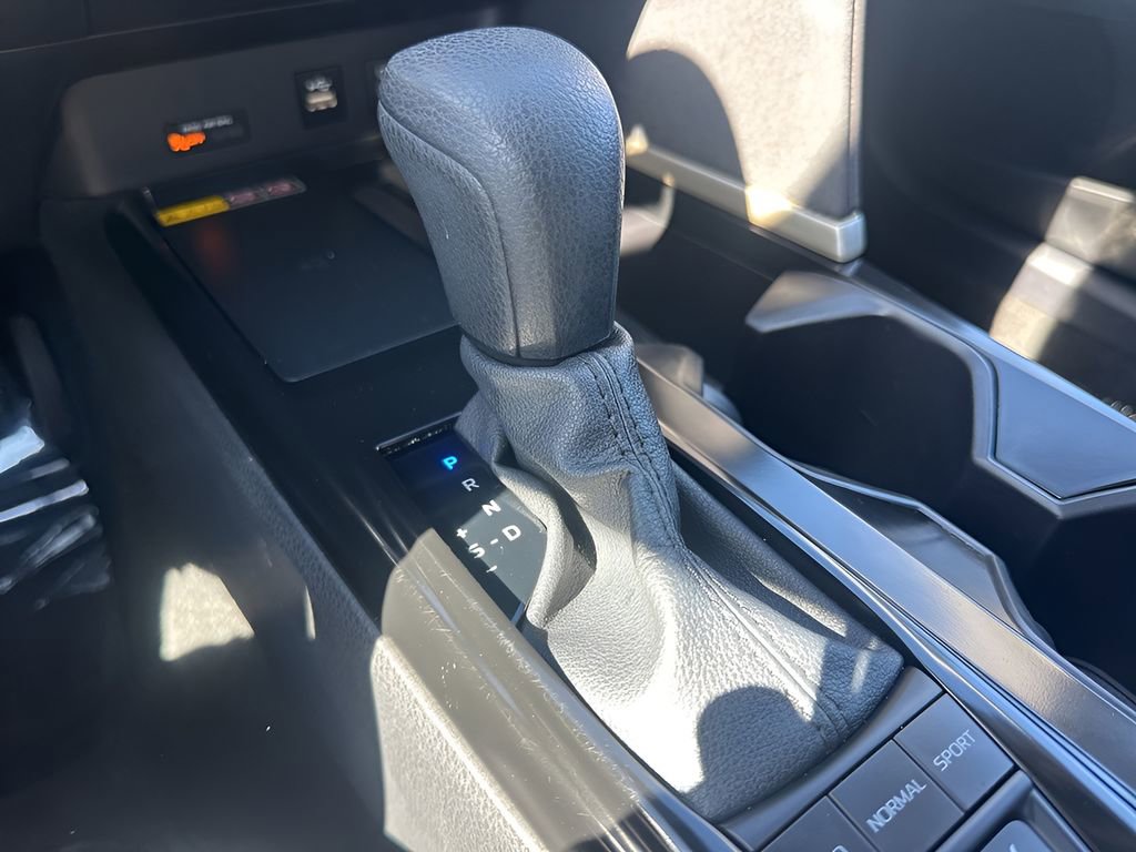Used 2025 Toyota Camry LE image 15