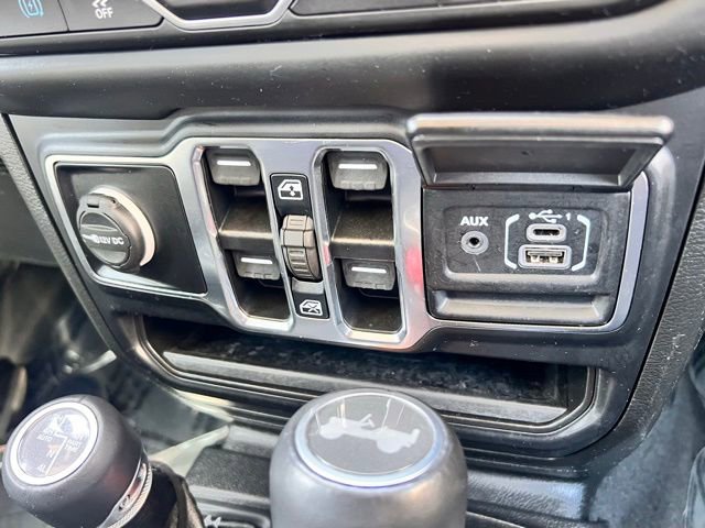 Used 2023 Jeep Wrangler Unlimited Sahara image 24